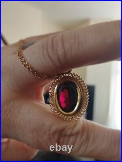 9ct Gold Garnet Pendent And Chain