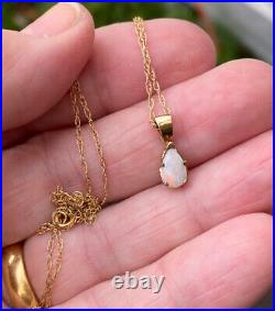 9ct Gold Hallmarked Opal Pendant & Chain Gift Boxed