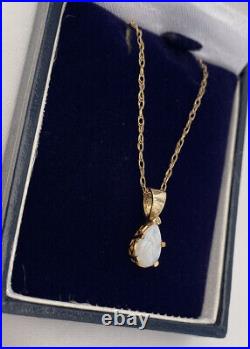 9ct Gold Hallmarked Opal Pendant & Chain Gift Boxed