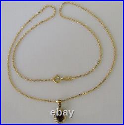 9ct Gold Necklace 9ct Gold Oval Garnet Pendant & 9ct Gold Cable Link Chain
