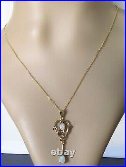 9ct Gold Necklace 9ct Yellow Gold Opal Pendant & 9ct Yellow Gold Chain