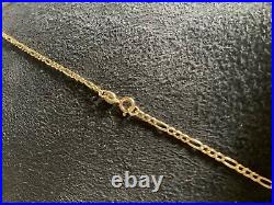 9ct gold diamond-cut bar pendant on 9ct gold figaro chain 20