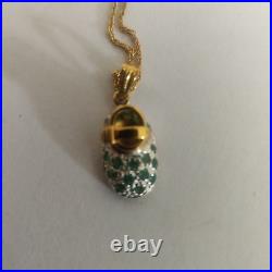 9ct gold & emerald shoe pendant hanging from 9ct gold chain