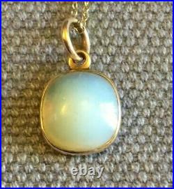 ANTIQUE VICTORIAN 15ct GOLD & MOONSTONE PENDANT ON 16 9ct GOLD CHAIN 19th C