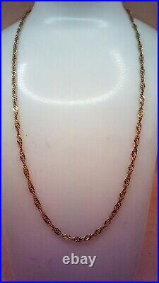 Hallmarked 9 ct Gold Singapore Style Chain 18 in Length. (D)