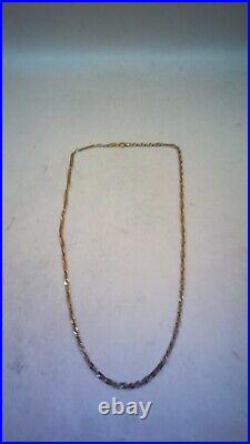 Hallmarked 9 ct Gold Singapore Style Chain 18 in Length. (D)