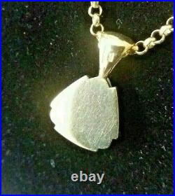Pre owned 9ct gold opal pendant with chain